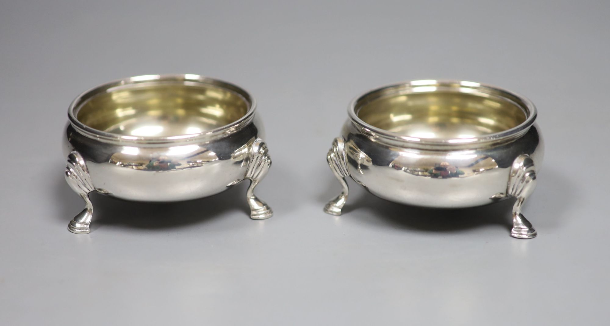 A pair of George V silver bun salts, William Comyns & Sons Ltd, London, 1932/3, diameter 6cm, 4oz.